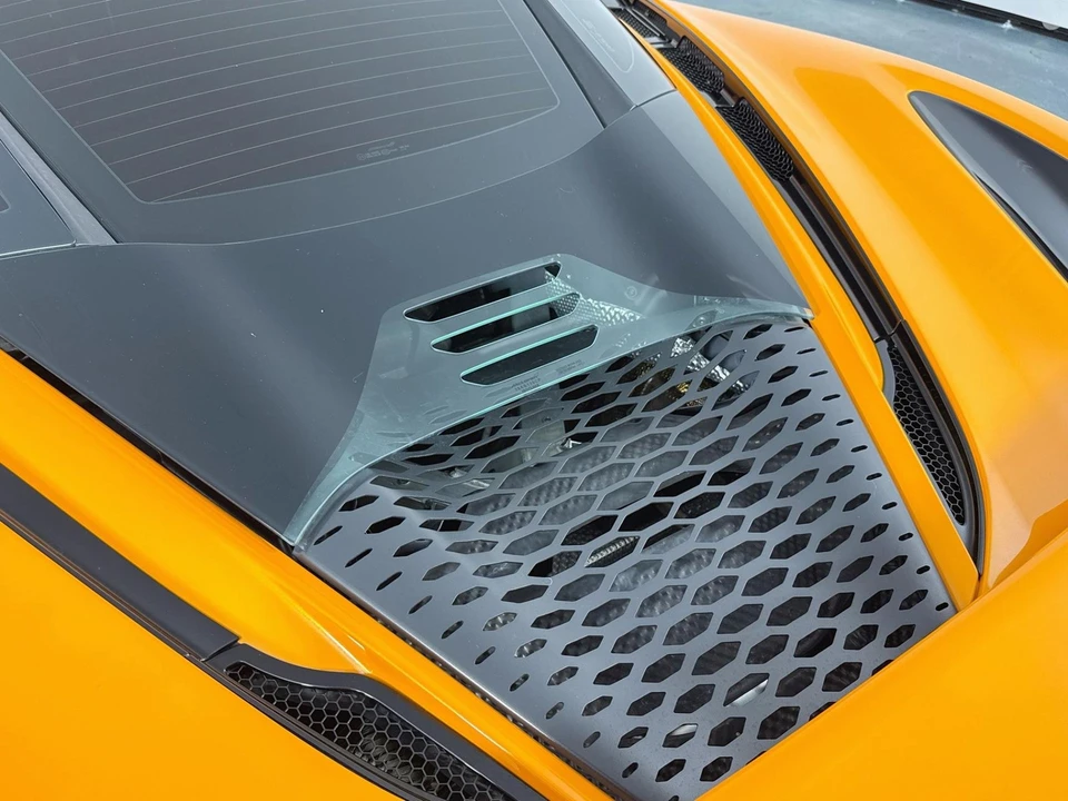2025 McLaren 750S - Image 28 of 31