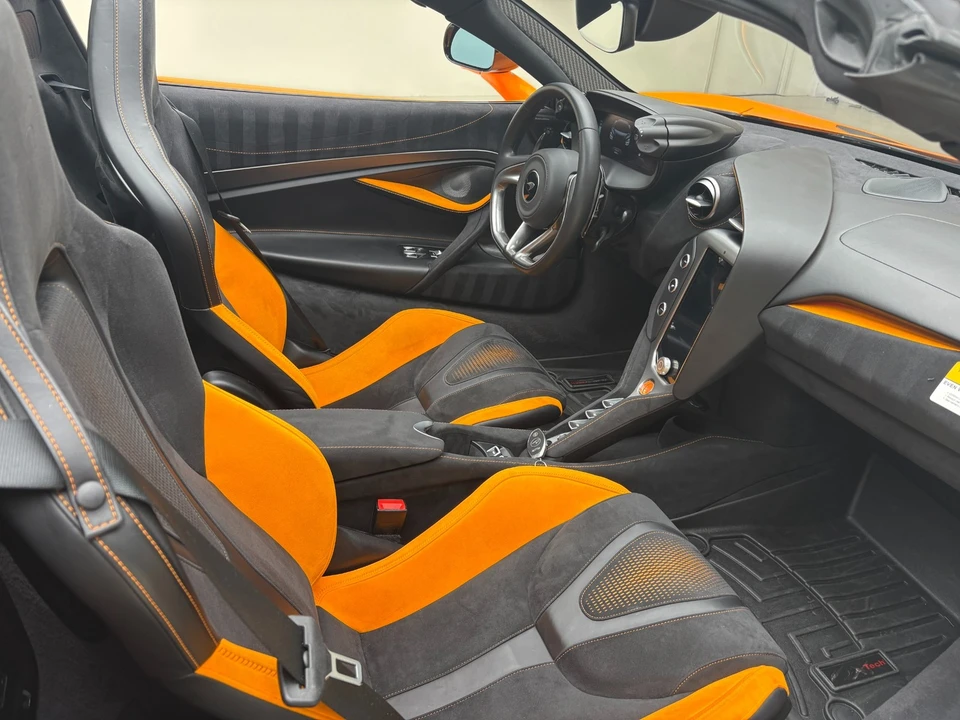 2025 McLaren 750S - Image 20 of 24