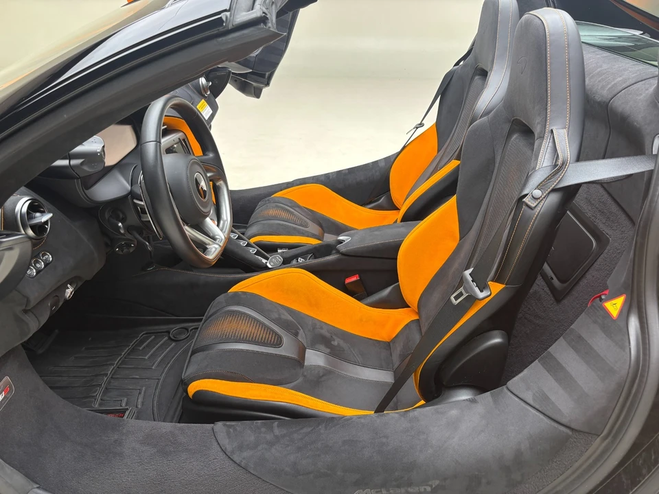 2025 McLaren 750S - Image 22 of 24