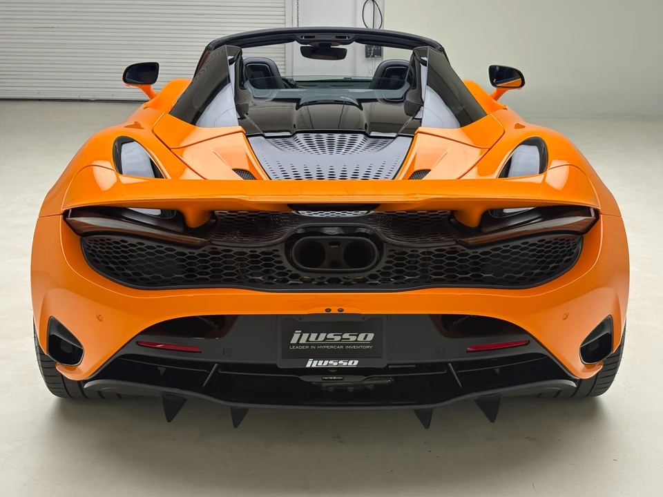2025 McLaren 750S - Image 9 of 24