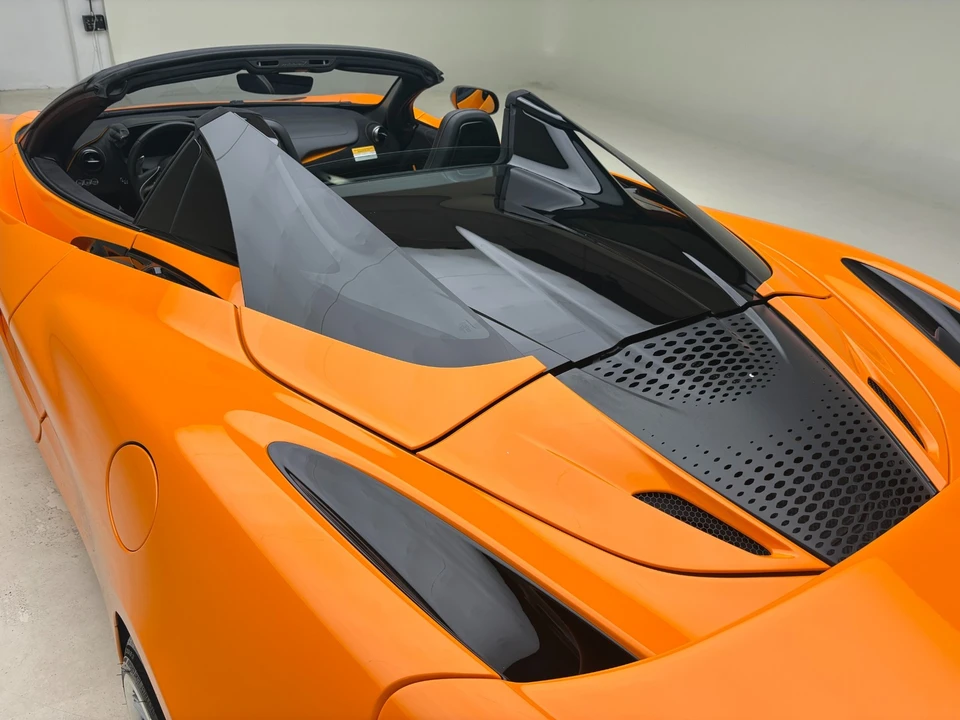 2025 McLaren 750S - Image 14 of 24