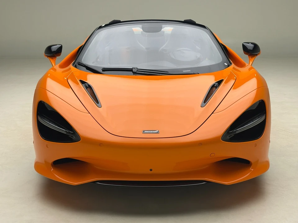 2025 McLaren 750S - Image 16 of 24