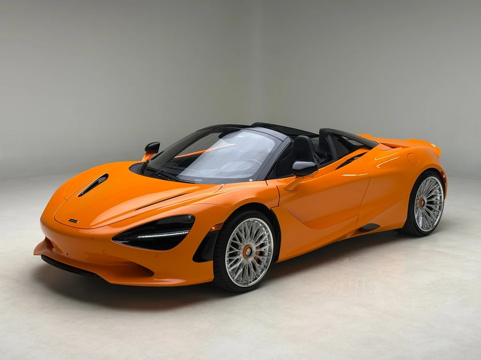 2025 McLaren 750S - Image 8 of 24