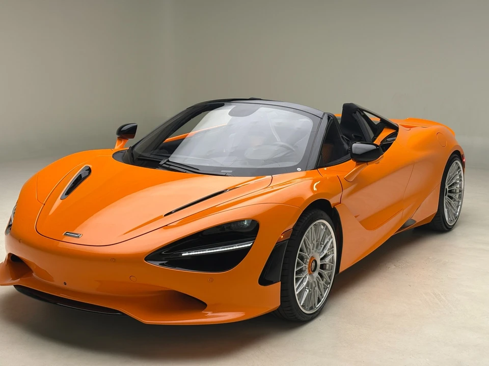 2025 McLaren 750S - Image 5 of 24