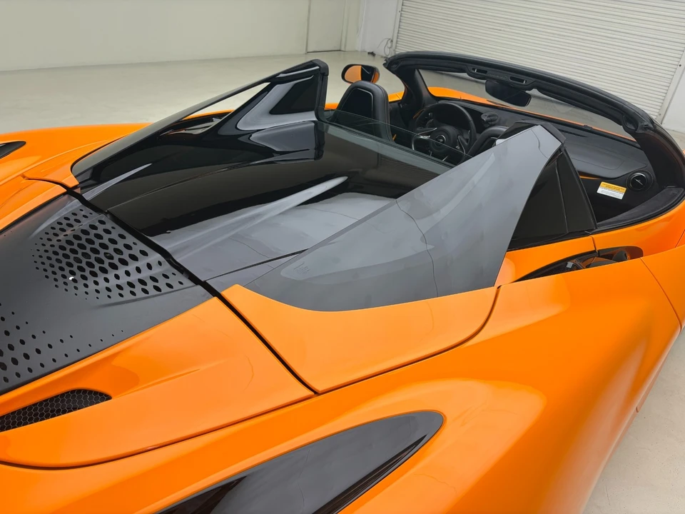 2025 McLaren 750S - Image 13 of 24
