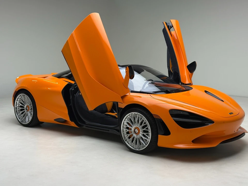 2025 McLaren 750S - Image 2 of 24
