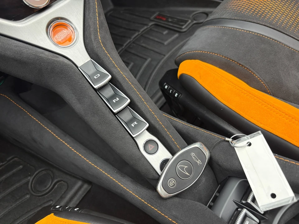 2025 McLaren 750S - Image 19 of 24