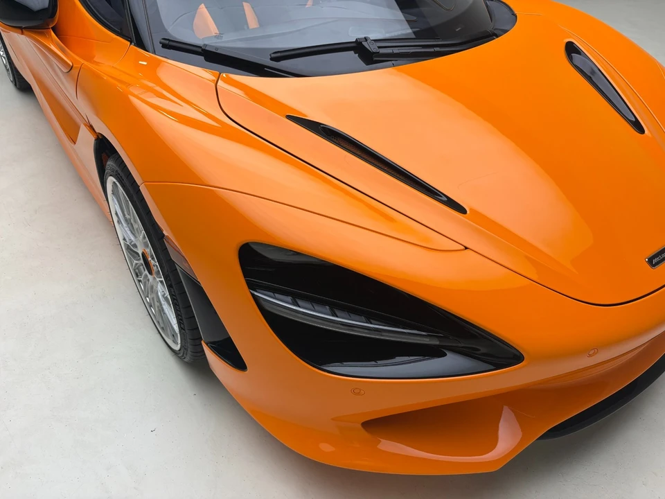 2025 McLaren 750S - Image 7 of 24
