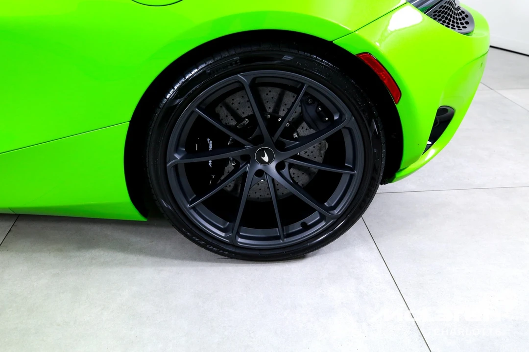2025 McLaren 750S - Image 30 of 31