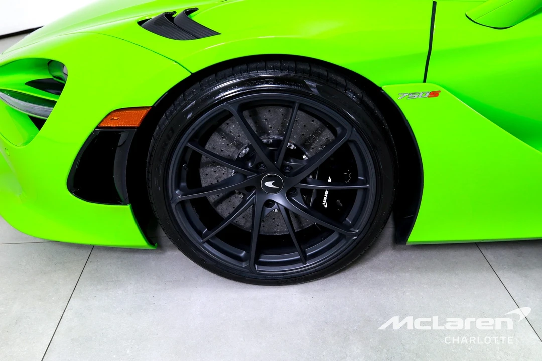 2025 McLaren 750S - Image 29 of 31