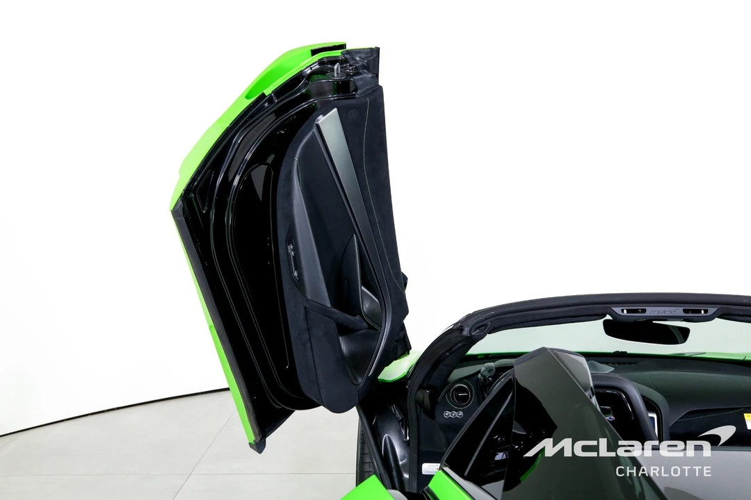 2025 McLaren 750S - Image 12 of 31