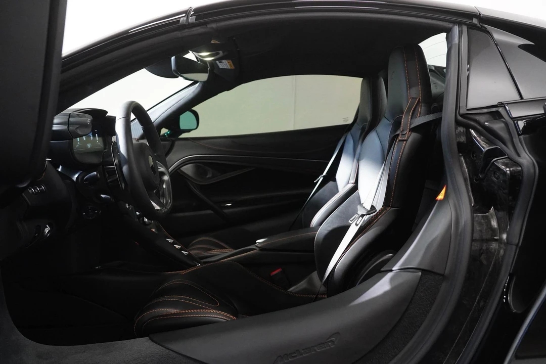 2025 McLaren 750S Spider - Image 2 of 12