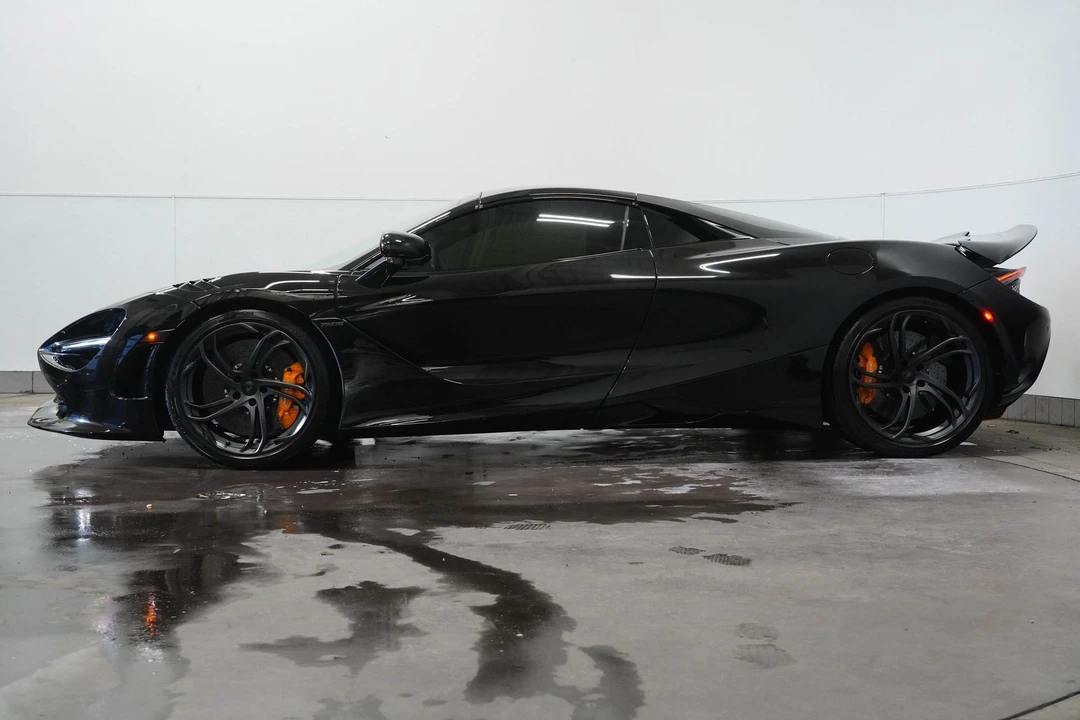 2025 McLaren 750S Spider - Image 10 of 12