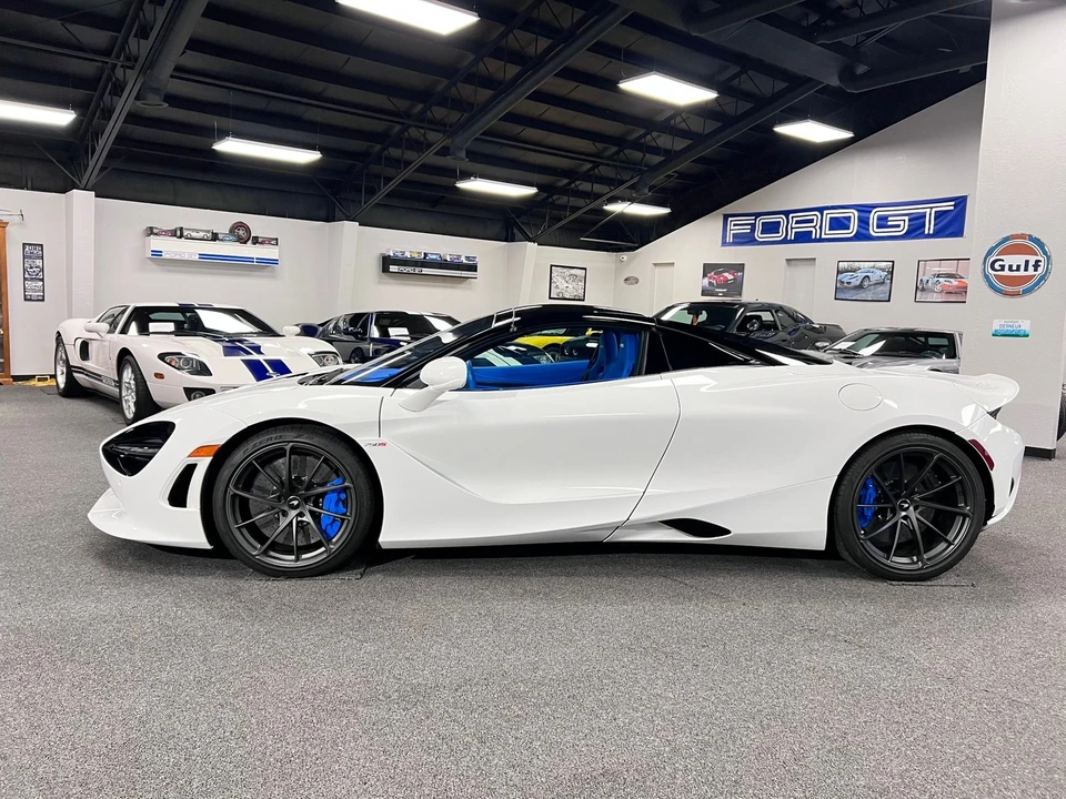2025 McLaren 750S Spider - Image 4 of 21