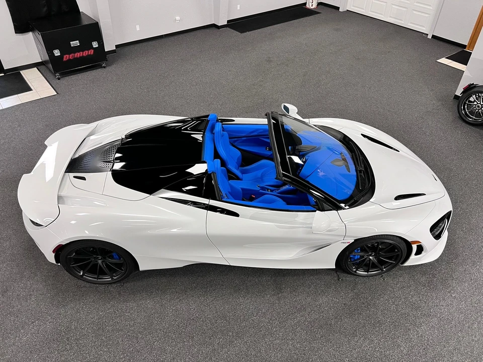 2025 McLaren 750S Spider - Image 11 of 21