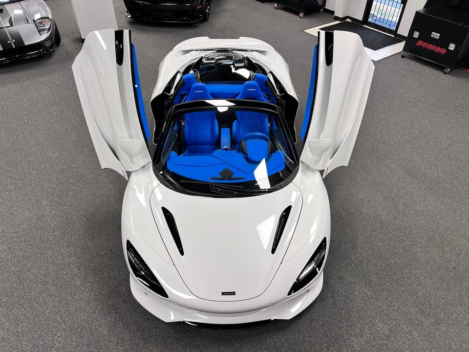 2025 McLaren 750S Spider - Image 10 of 21