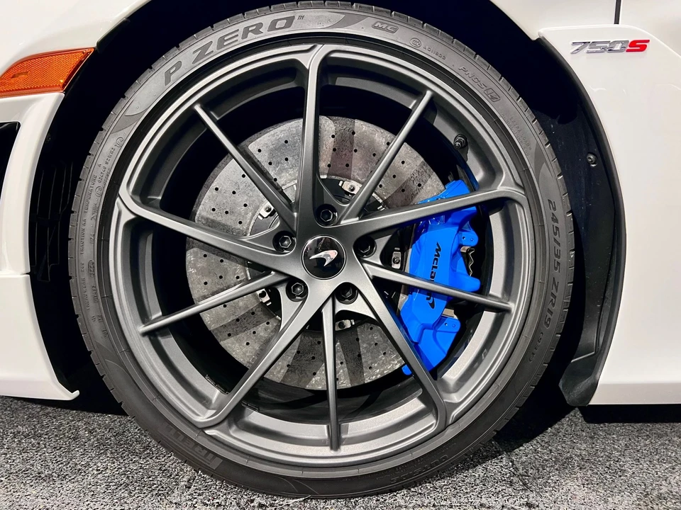 2025 McLaren 750S Spider - Image 16 of 21