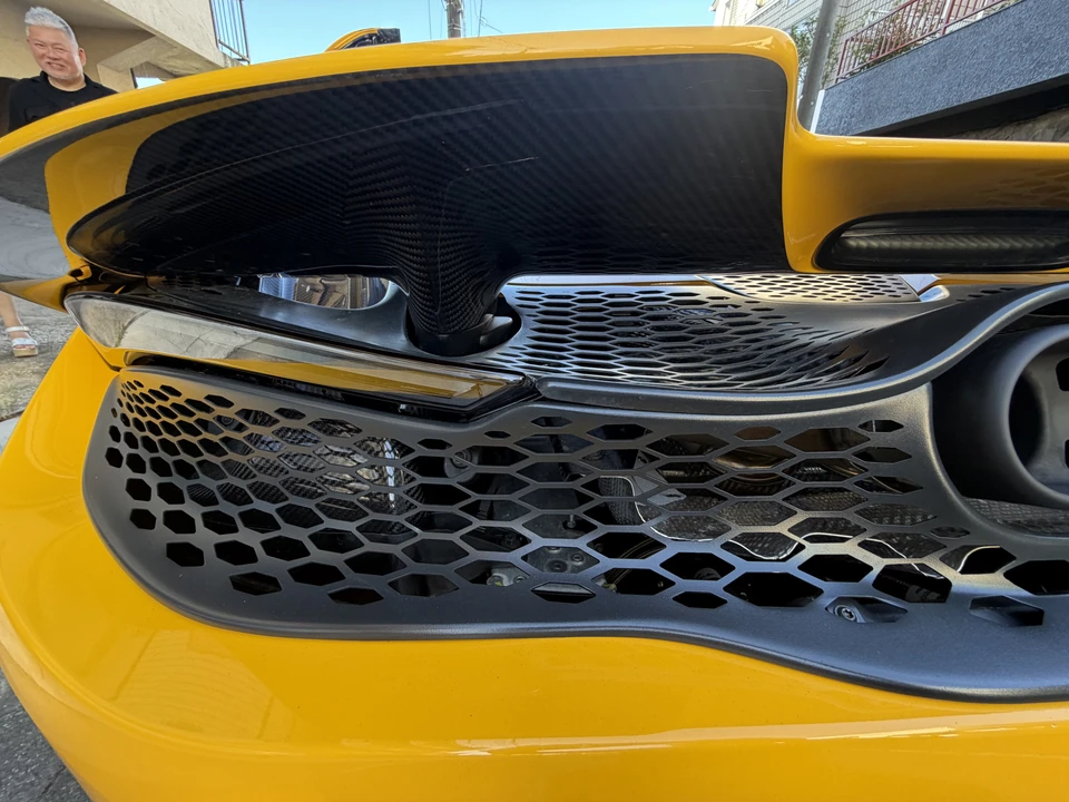 2025 McLaren 750S Spider - Image 30 of 31