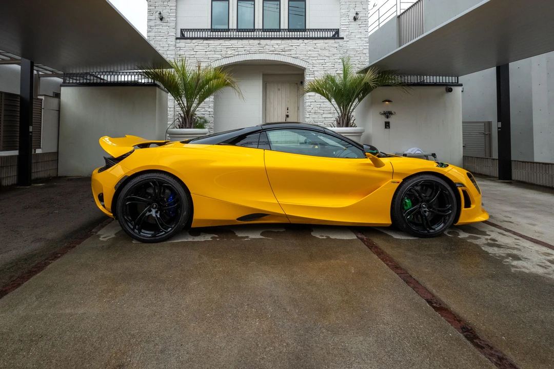 2025 McLaren 750S Spider - Image 7 of 31