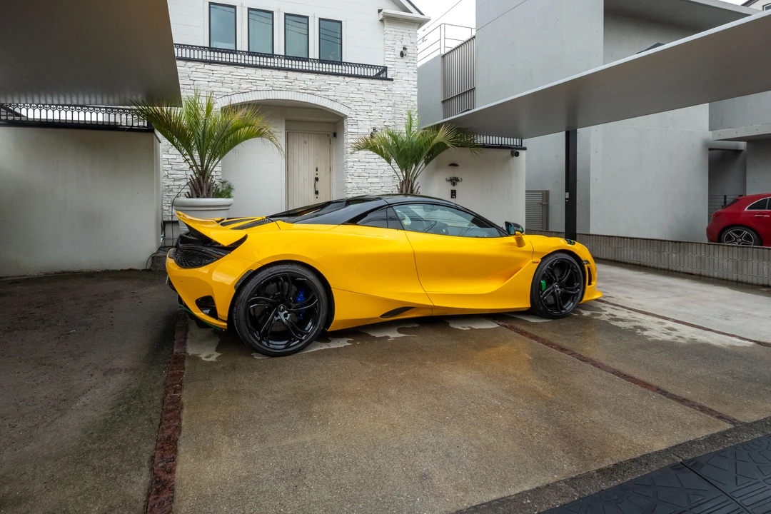2025 McLaren 750S Spider - Image 8 of 31