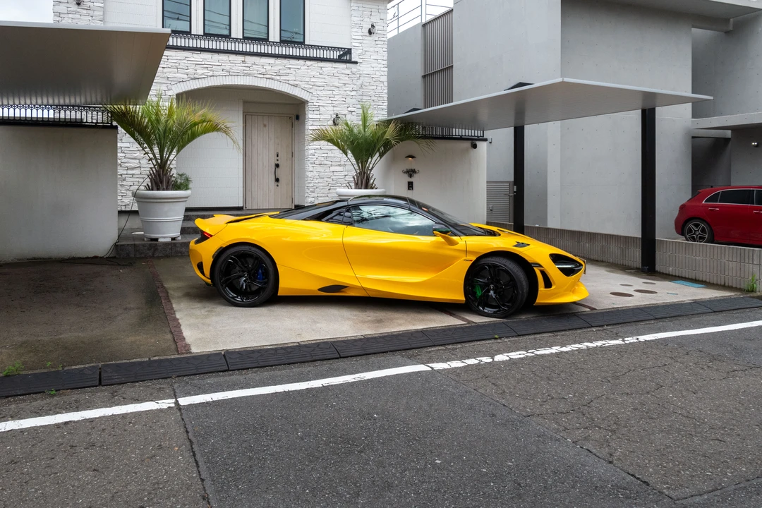 2025 McLaren 750S Spider - Image 12 of 31