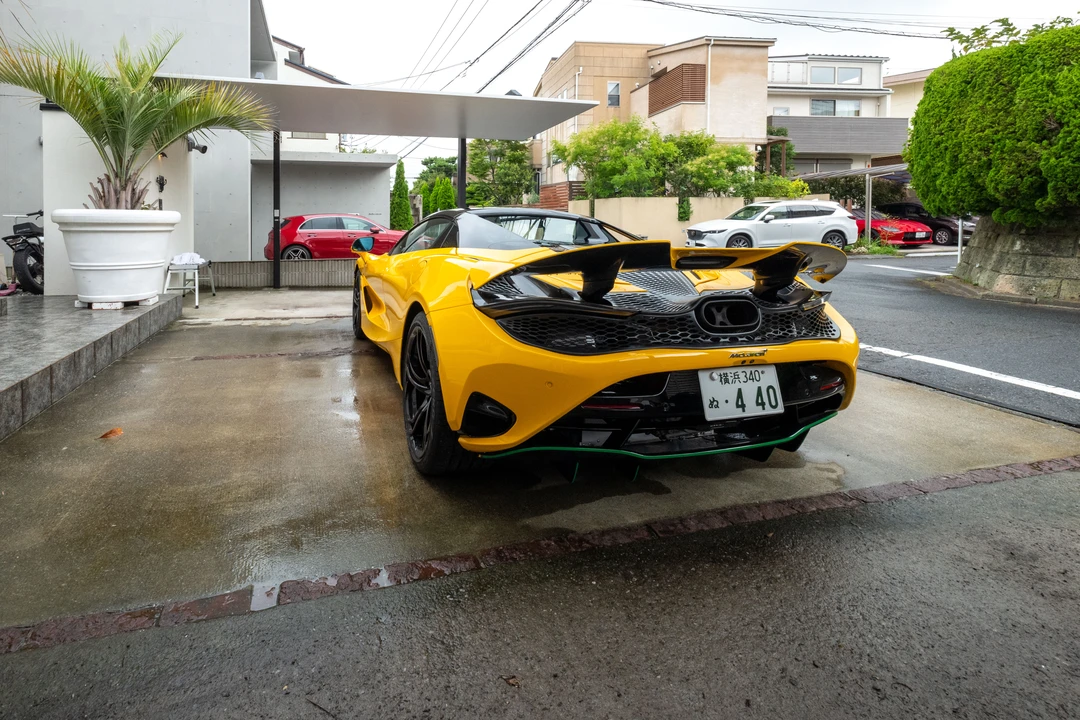 2025 McLaren 750S Spider - Image 14 of 31