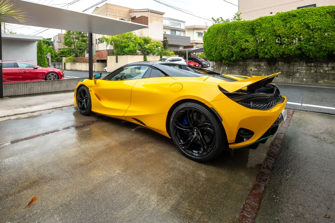 2025 McLaren 750S Spider - Image 16 of 31