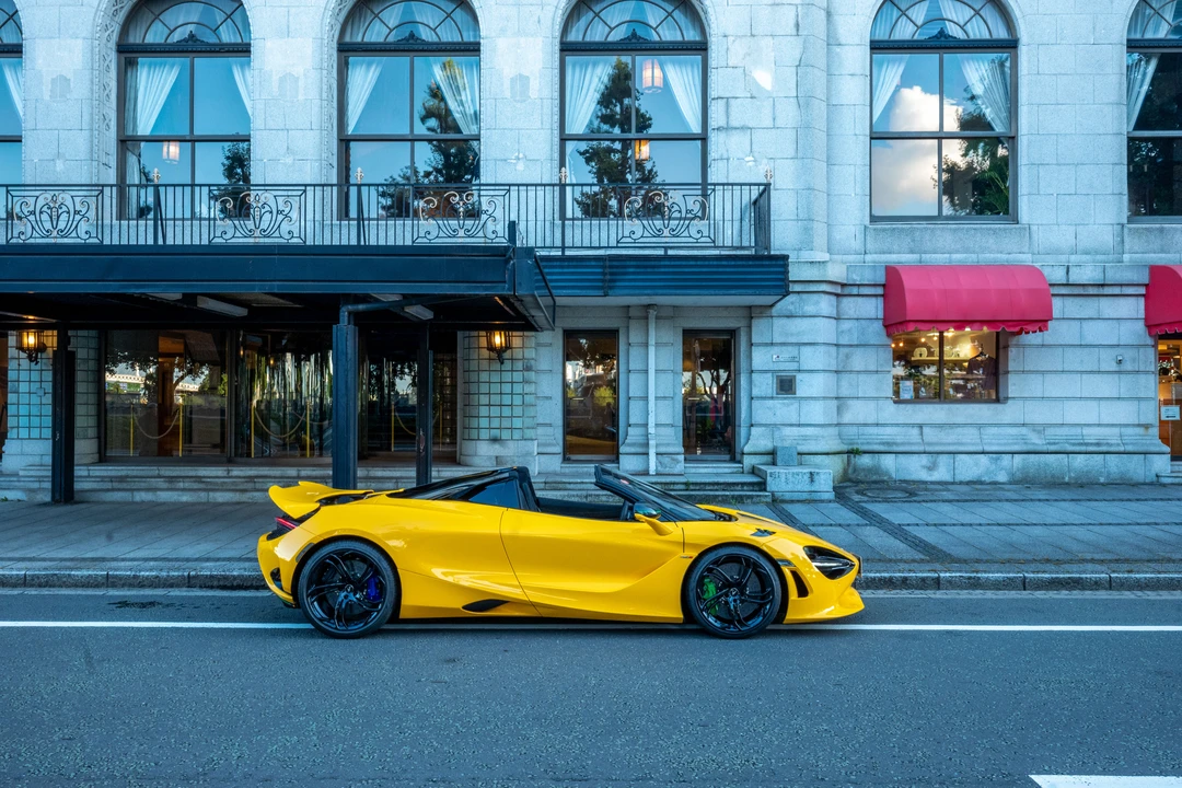2025 McLaren 750S Spider - Image 29 of 31