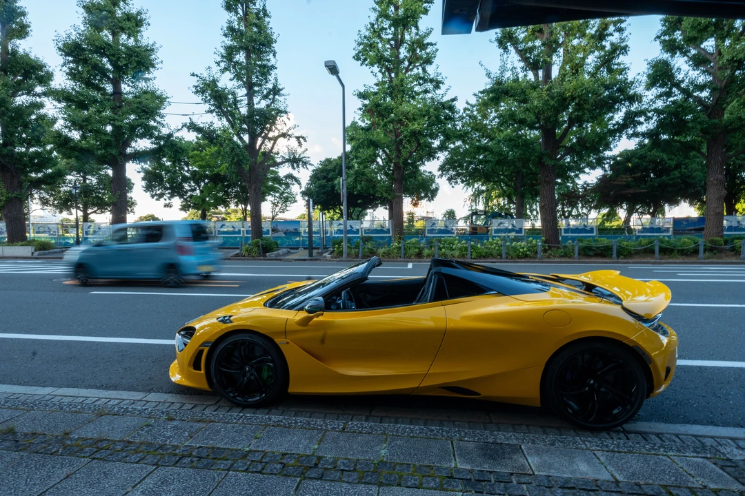 2025 McLaren 750S Spider - Image 25 of 31