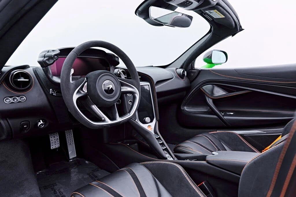 2025 McLaren 750S Spider - Image 2 of 31