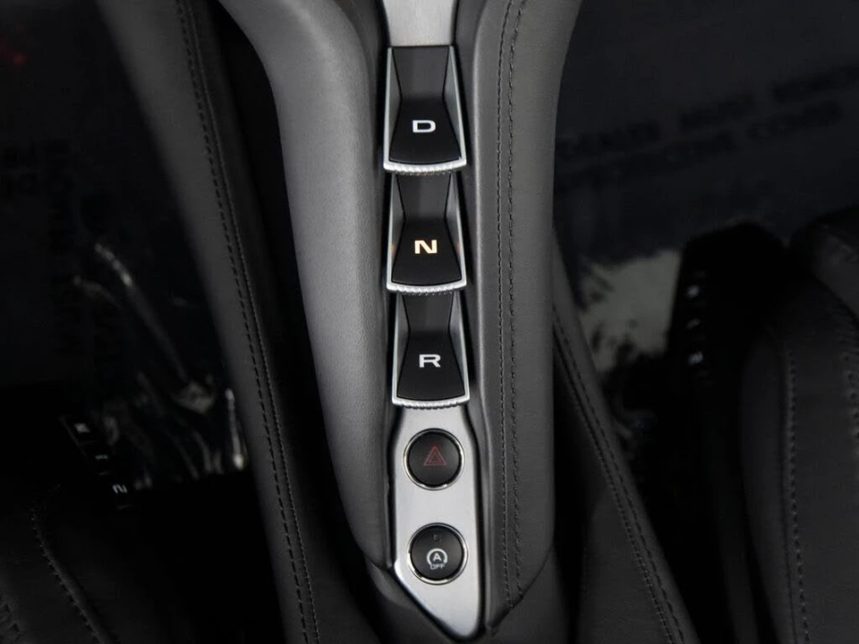 2025 McLaren 750S Spider - Image 29 of 31