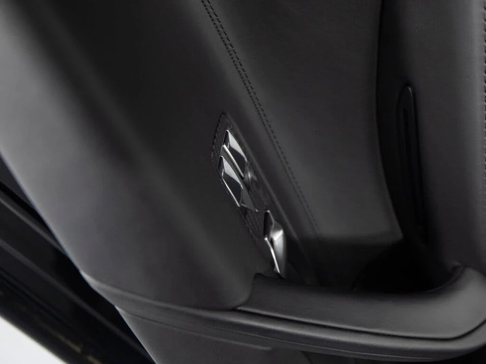 2025 McLaren 750S Spider - Image 14 of 31