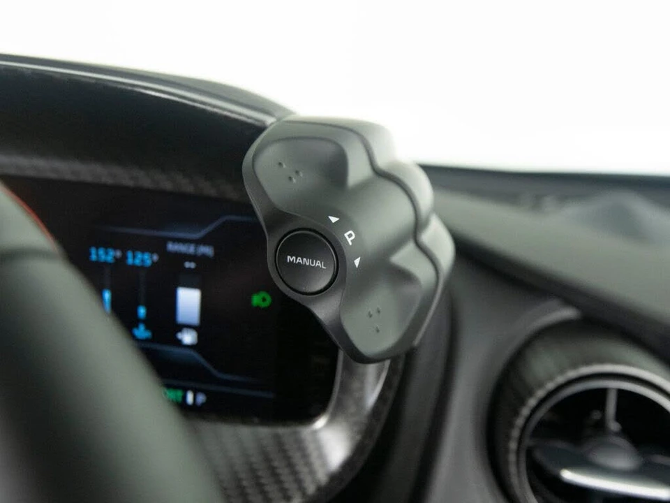 2025 McLaren 750S Spider - Image 21 of 31