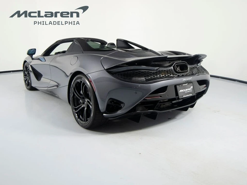 2025 McLaren 750S Spider - Image 8 of 31