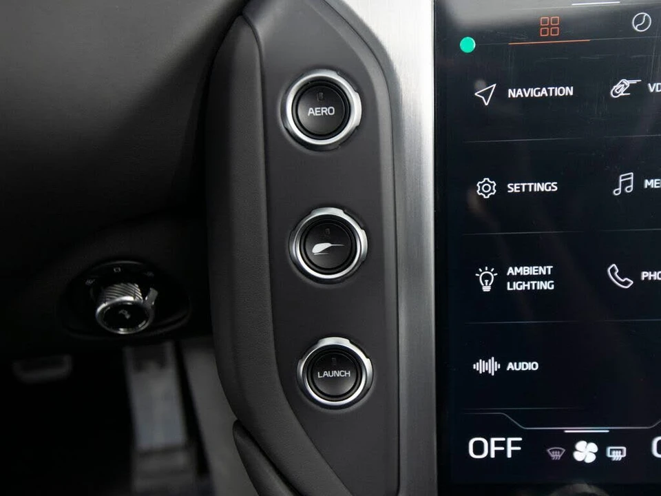 2025 McLaren 750S Spider - Image 26 of 31