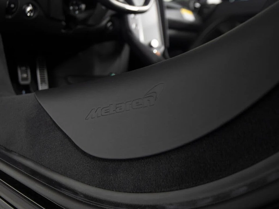 2025 McLaren 750S Spider - Image 16 of 31