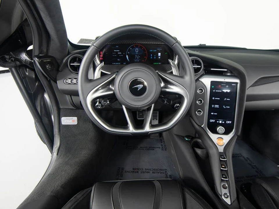 2025 McLaren 750S Spider - Image 18 of 31