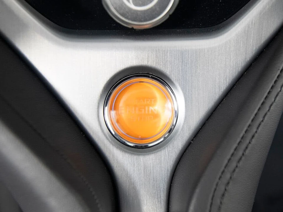 2025 McLaren 750S Spider - Image 28 of 31