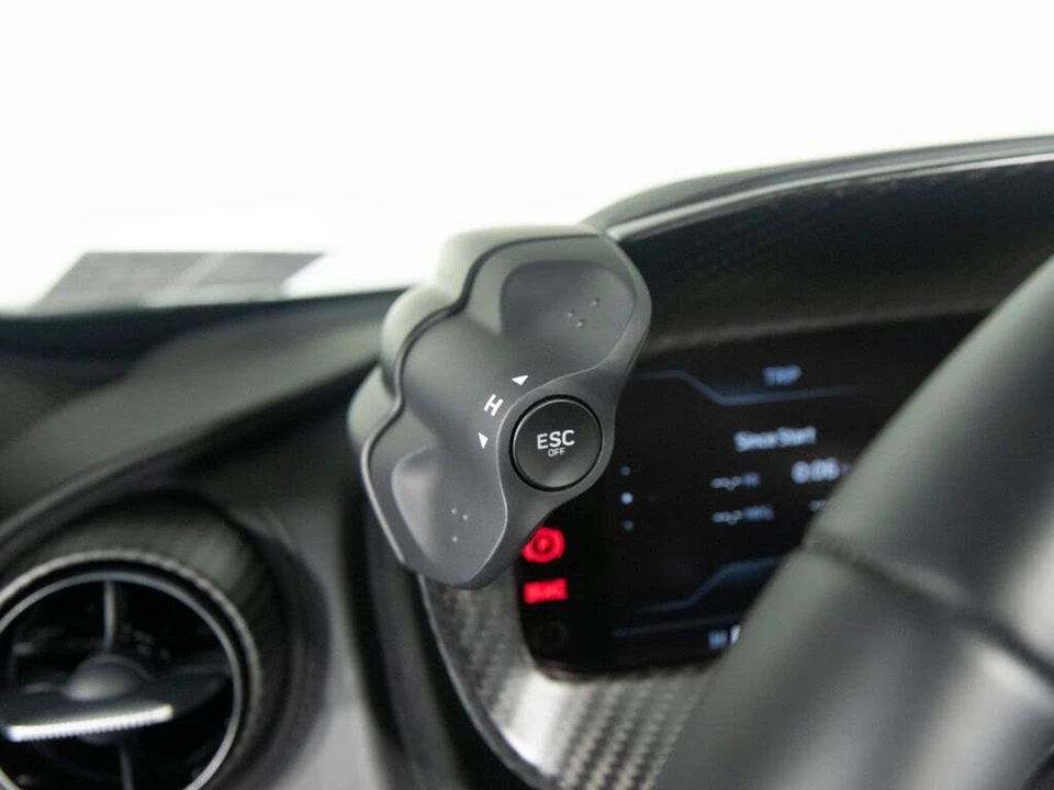 2025 McLaren 750S Spider - Image 22 of 31