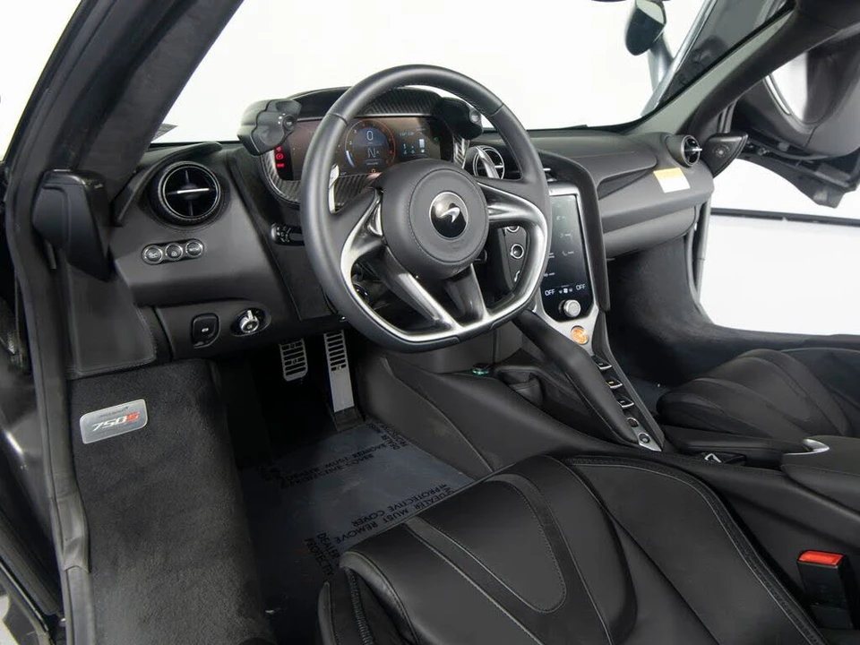 2025 McLaren 750S Spider - Image 17 of 31