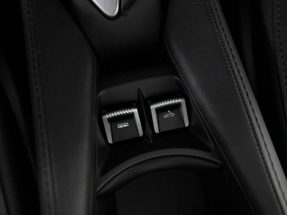 2025 McLaren 750S Spider - Image 30 of 31