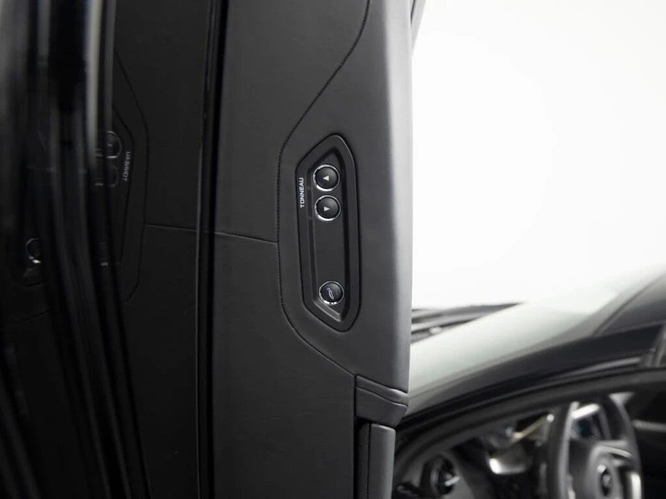 2025 McLaren 750S Spider - Image 12 of 31