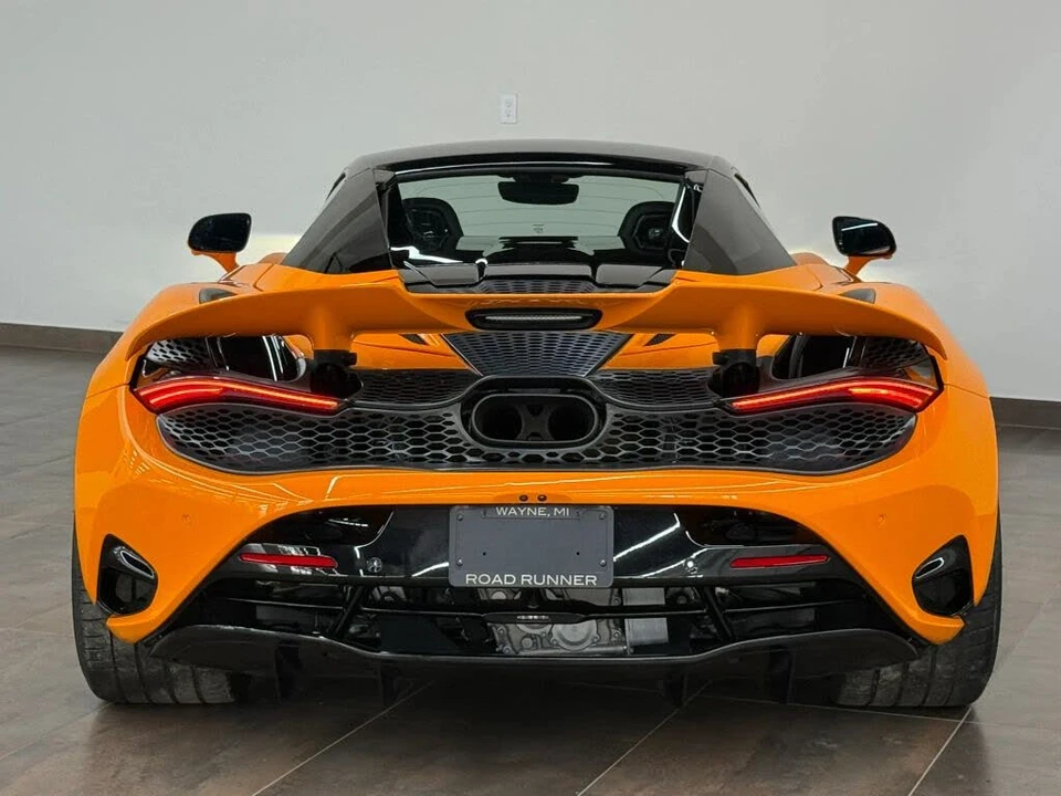 2025 McLaren 750S Spider - Image 15 of 31