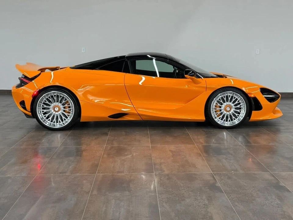 2025 McLaren 750S Spider - Image 19 of 31