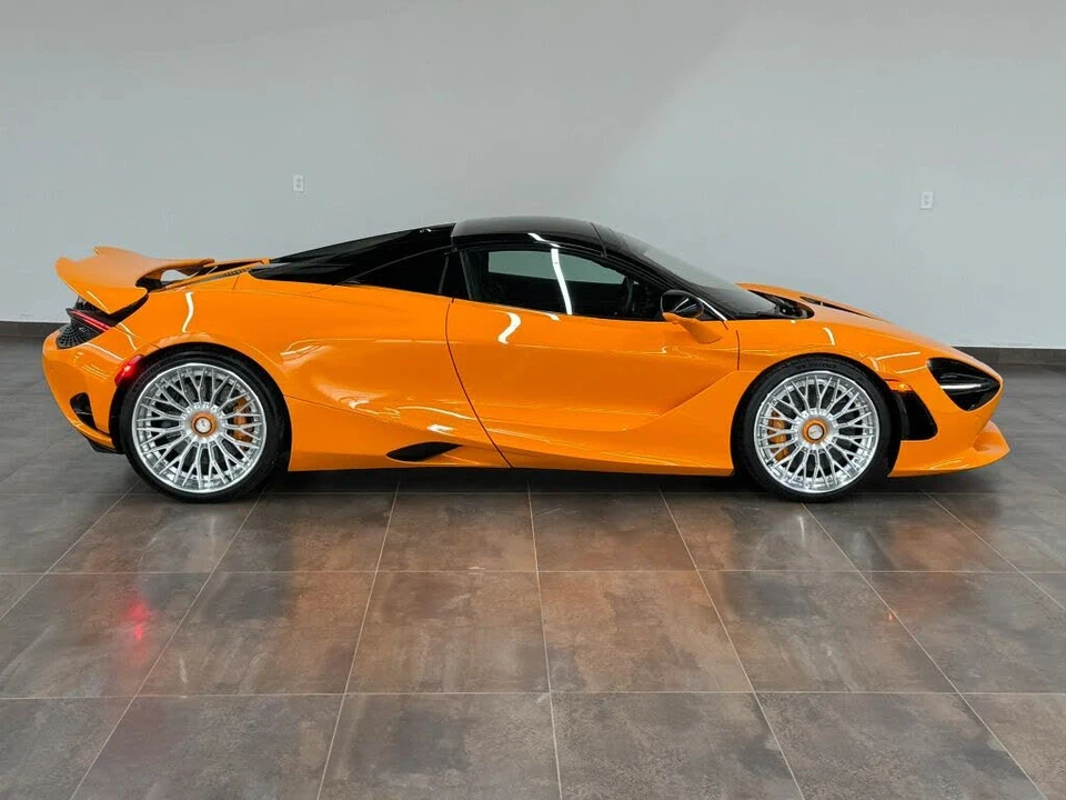 2025 McLaren 750S Spider - Image 20 of 31