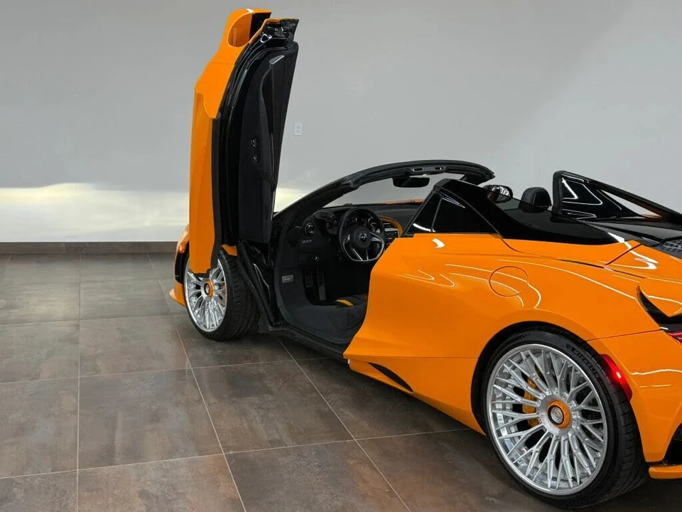 2025 McLaren 750S Spider - Image 27 of 31
