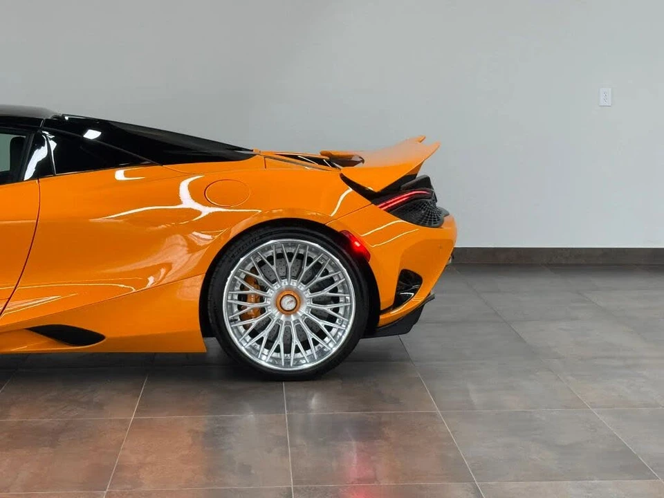 2025 McLaren 750S Spider - Image 10 of 31