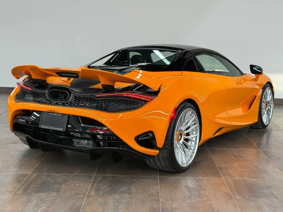 2025 McLaren 750S Spider - Image 17 of 31