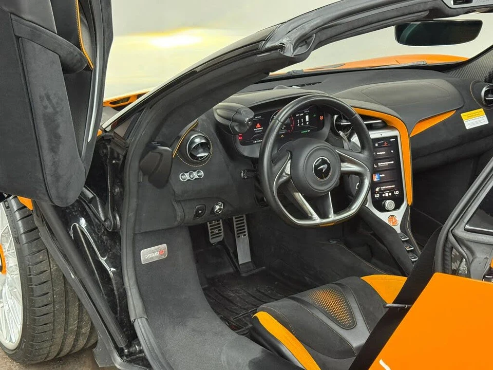 2025 McLaren 750S Spider - Image 31 of 31