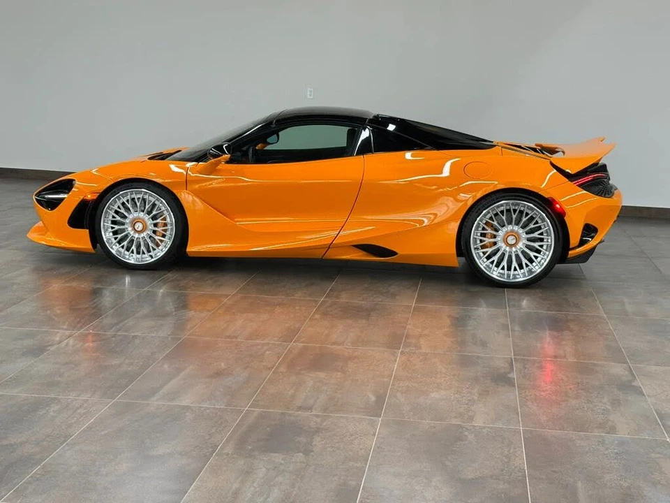 2025 McLaren 750S Spider - Image 11 of 31